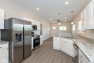 2145 Columbia Ave in Indianapolis, IN - Foto de edificio - Building Photo