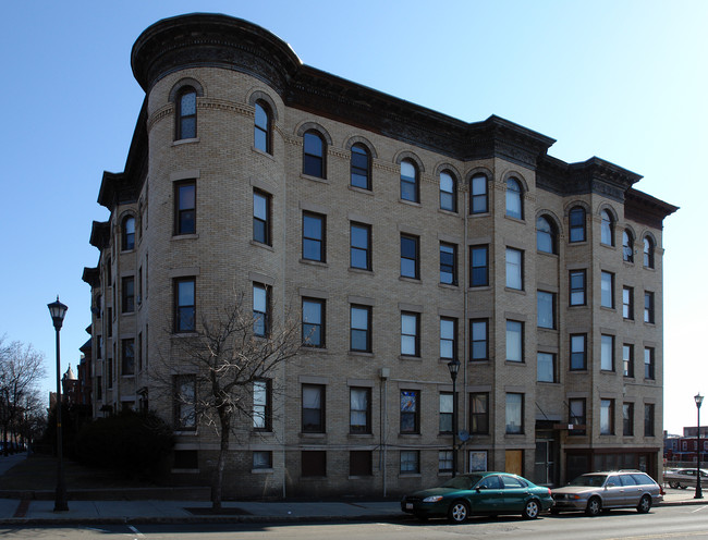 141-145 Cabot St in Holyoke, MA - Building Photo - Building Photo