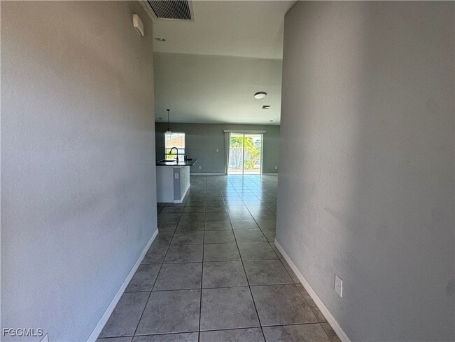 3803 NE 9th Pl in Cape Coral, FL - Building Photo - Building Photo