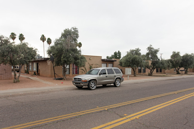 Tang Gardens in Glendale, AZ - Building Photo - Building Photo