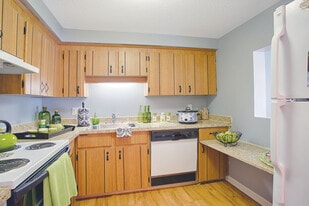 Royal Crest Marlboro in Marlborough, MA - Building Photo