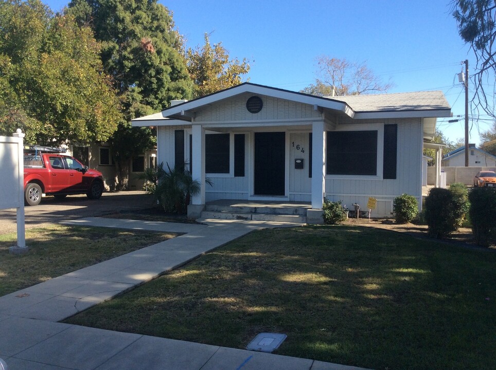 164 H St in Bakersfield, CA - Building Photo