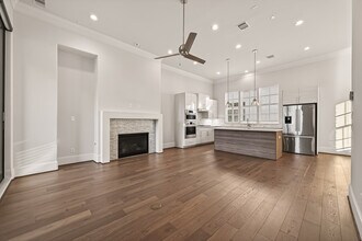 9663 Kings Cross Station in Houston, TX - Building Photo - Building Photo