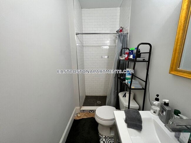 128 Bremen St in Boston, MA - Building Photo - Building Photo