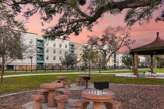 Parramore Oaks in Orlando, FL - Building Photo - Building Photo