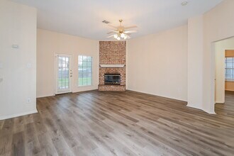 713 Crenshaw Dr in Cedar Hill, TX - Building Photo - Building Photo