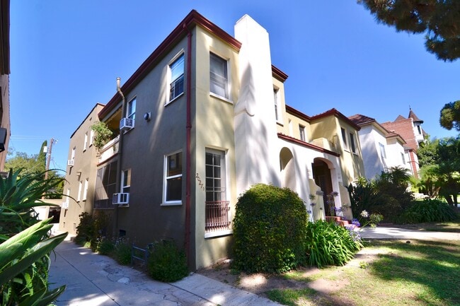 2021 N Vermont Ave in Los Angeles, CA - Building Photo - Building Photo
