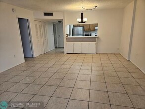 4158 Inverrary Dr in Lauderhill, FL - Building Photo - Building Photo