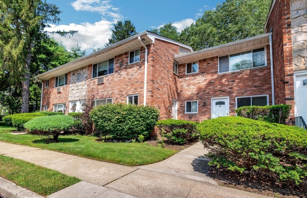 Eagle Rock Apartments at Nesconset in Nesconset, NY