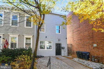 470 Ridge St NW in Washington, DC - Building Photo - Building Photo