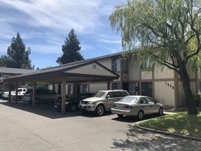 1950 Manor Pl in Fairfield, CA - Foto de edificio - Building Photo