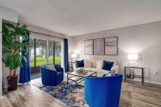 Royal Isles in Orlando, FL - Foto de edificio - Interior Photo