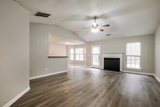 5035 Larkspur Ln in Atlanta, GA - Building Photo - Building Photo