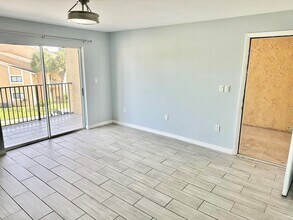 251 Palm Cir W, Unit 302 in Pembroke Pines, FL - Building Photo - Building Photo