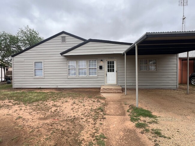 property at 1503 N 13th St