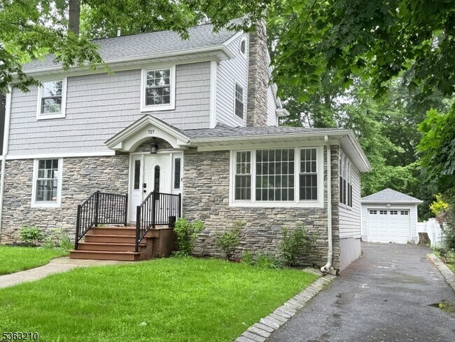 727 Ackerman Ave in Glen Rock, NJ - Building Photo - Building Photo