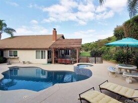 945 Begonia Ct in Carlsbad, CA - Building Photo