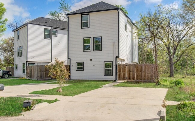 property at 4616 Shreveport Blvd