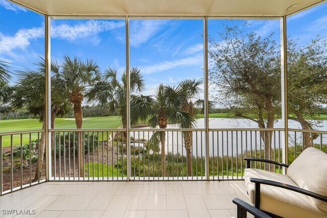 4751 W Bay Blvd in Estero, FL - Foto de edificio - Building Photo