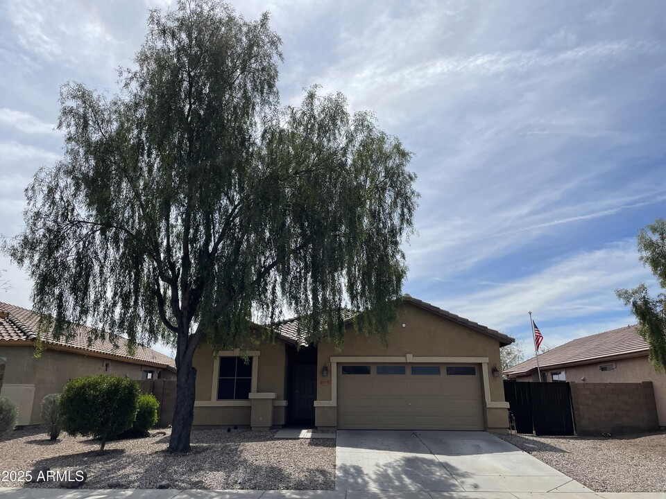 24775 W Dove Trail in Buckeye, AZ - Building Photo