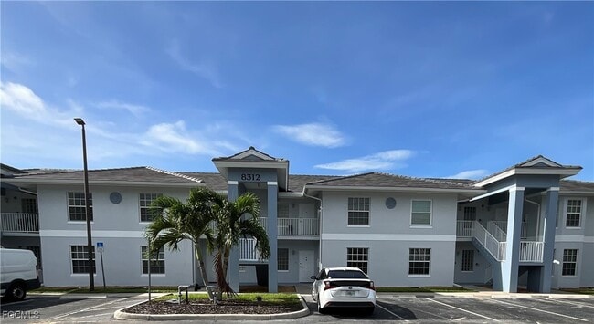 8312 Bernwood Cove Loop in Ft. Myers, FL - Foto de edificio - Building Photo