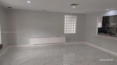 14631 SW 122nd Pl in Miami, FL - Foto de edificio - Building Photo