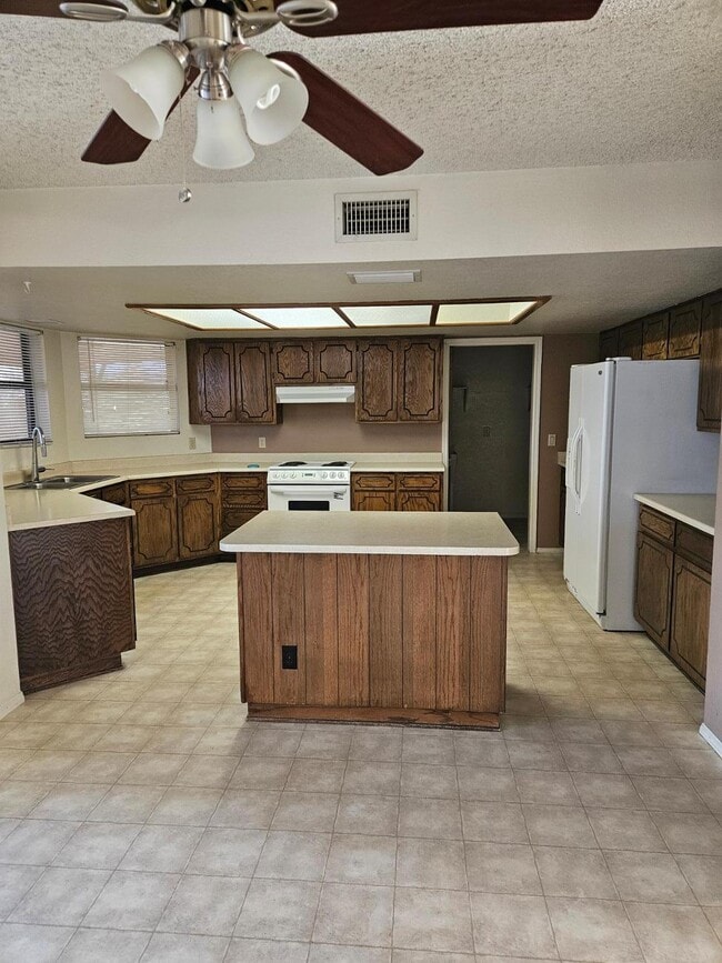 1458 N Acacia Rd in Apache Junction, AZ - Building Photo - Building Photo