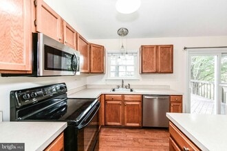 10135 Forest Hill Cir in Manassas, VA - Building Photo - Building Photo