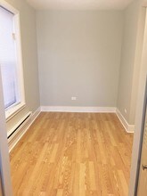 1023 W Argyle St-Unit -202 in Chicago, IL - Building Photo - Building Photo