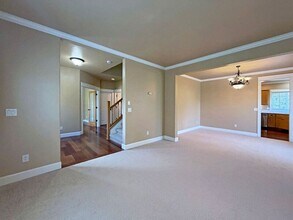 520 Honeysuckle Ln in Eugene, OR - Building Photo - Building Photo