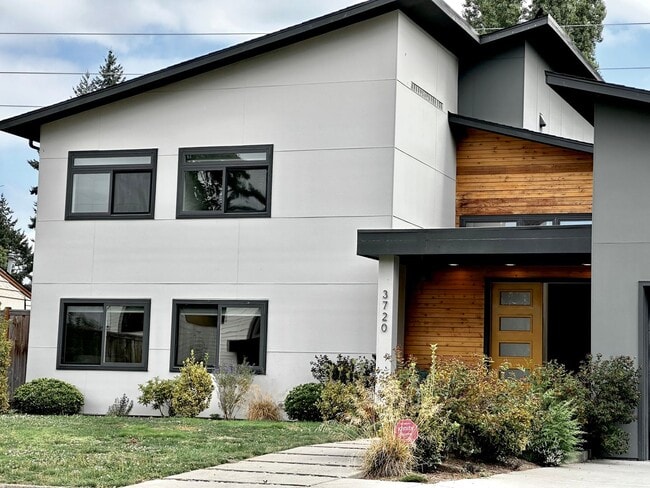 3720 136th Ave SE in Bellevue, WA - Building Photo - Building Photo