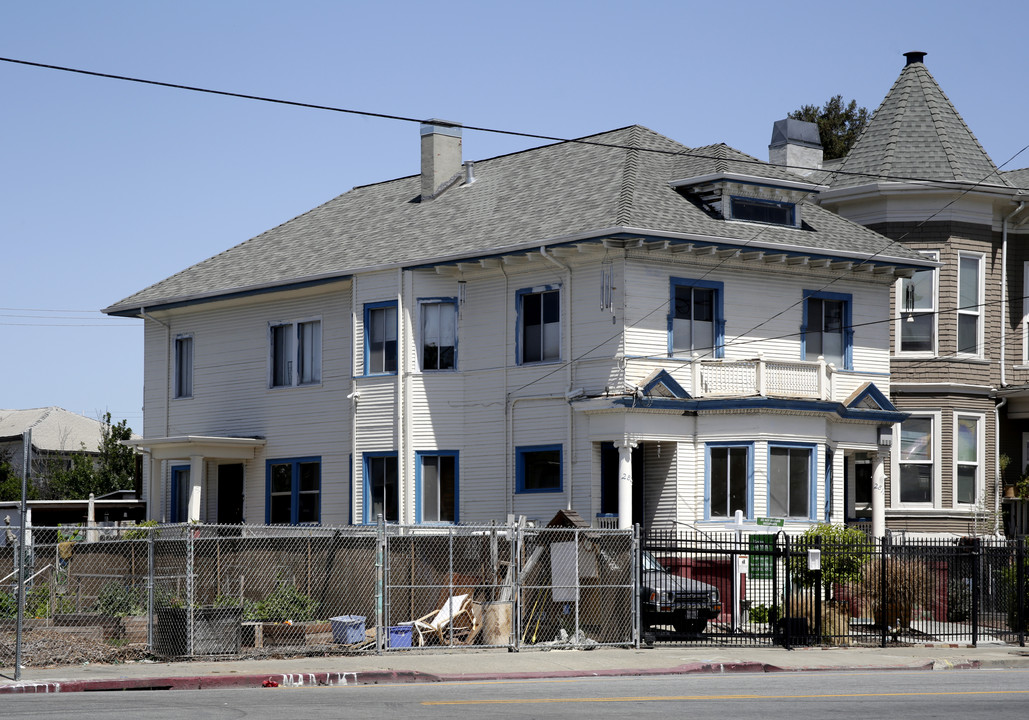 2811 Market St in Oakland, CA - Foto de edificio