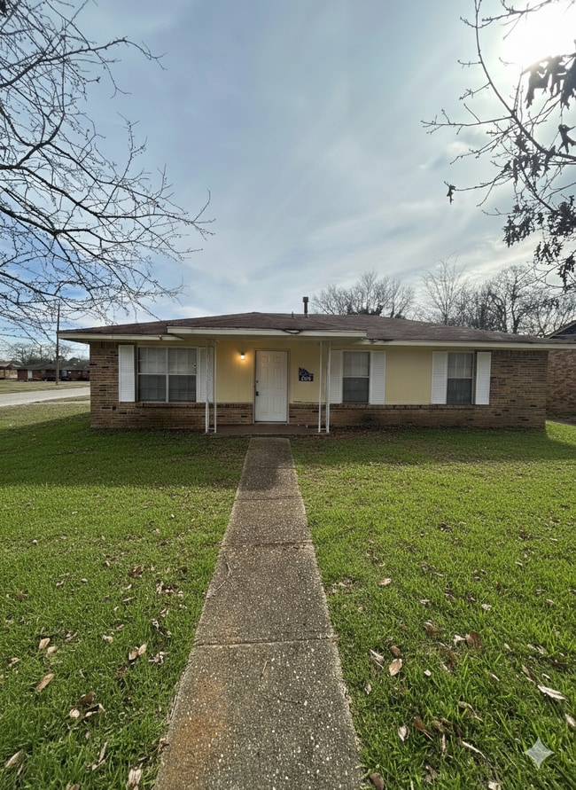 property at 940 Pebblebrook Dr