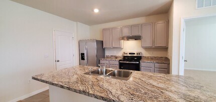 747 Squires Grove Dr in Winter Haven, FL - Building Photo - Building Photo