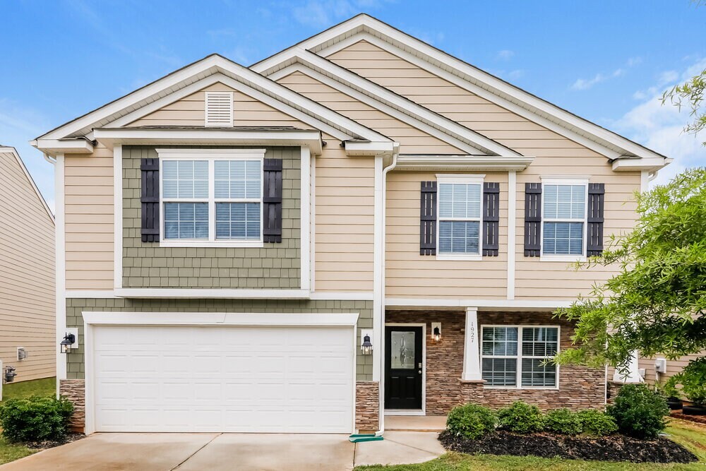 1927 Stoney Pointe Cir in Monroe, NC - Building Photo