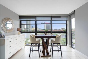 200 Leslie Dr in Hallandale Beach, FL - Building Photo