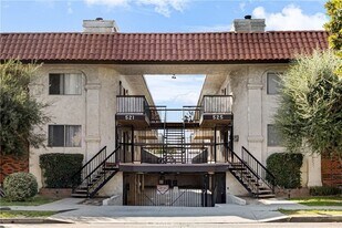 525 Concord St, Unit 106 in Glendale, CA - Building Photo