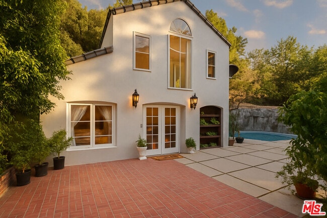 property at 1174 Coldwater Canyon Dr