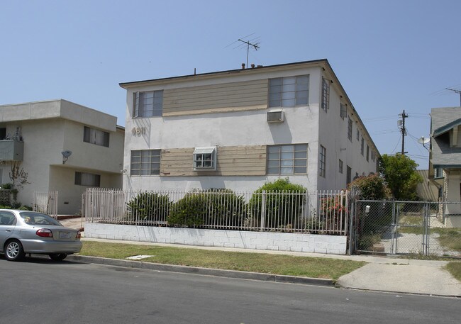 4811 Rosewood Ave in Los Angeles, CA - Building Photo - Building Photo