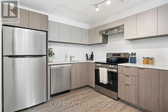 100 Manett Crescent in Brampton, ON - Building Photo - Building Photo