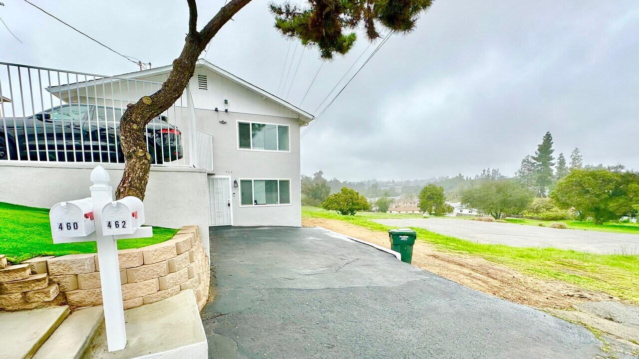 462 E Elder St in Fallbrook, CA - Building Photo