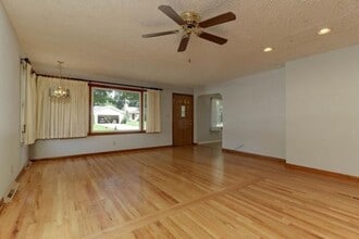 101 W Cypress St in Normal, IL - Building Photo - Building Photo