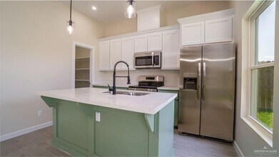 5705 Notre Dame Ave, Unit 2 in McAllen, TX - Building Photo - Building Photo