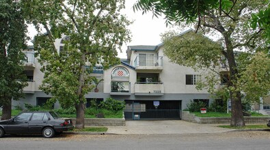 Castle Croatia in Reseda, CA - Foto de edificio - Building Photo