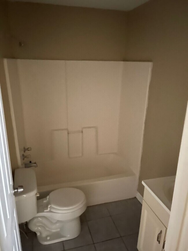 6001 Cameron Blvd in New Orleans, LA - Building Photo - Building Photo