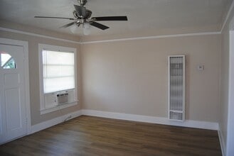 2403 Sunset Ave in Bakersfield, CA - Foto de edificio - Building Photo