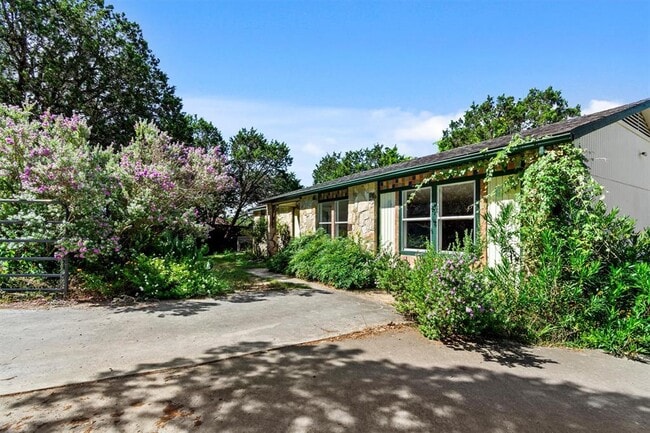property at 6 El Sol Rd