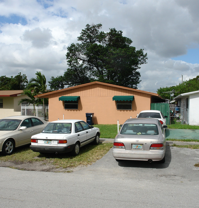 10811 SW 7th Ter in Miami, FL - Building Photo - Building Photo