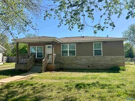 3111 Hale Dr SW in Huntsville, AL - Building Photo