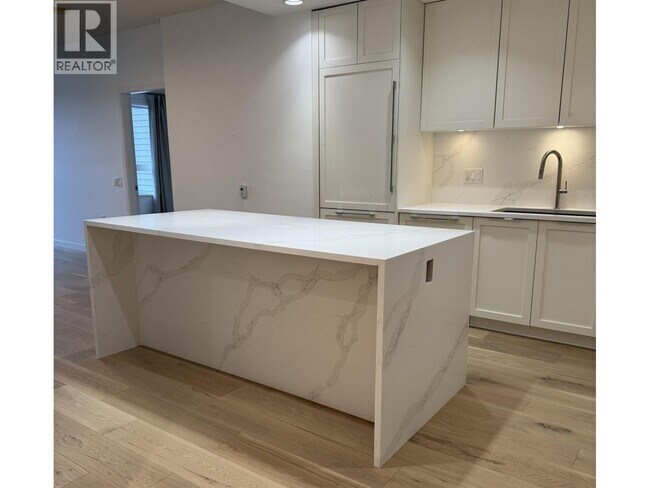 property at 3873 Cates Lndg Wy